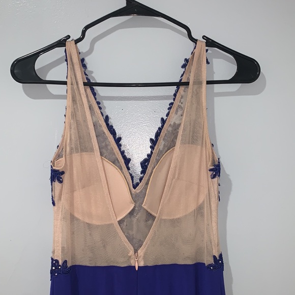 DARK BLUE LACE GOWN PADDED BRA INCLUDED AND SLIT DOWN THE BOTTOM - Picture 4 of 11